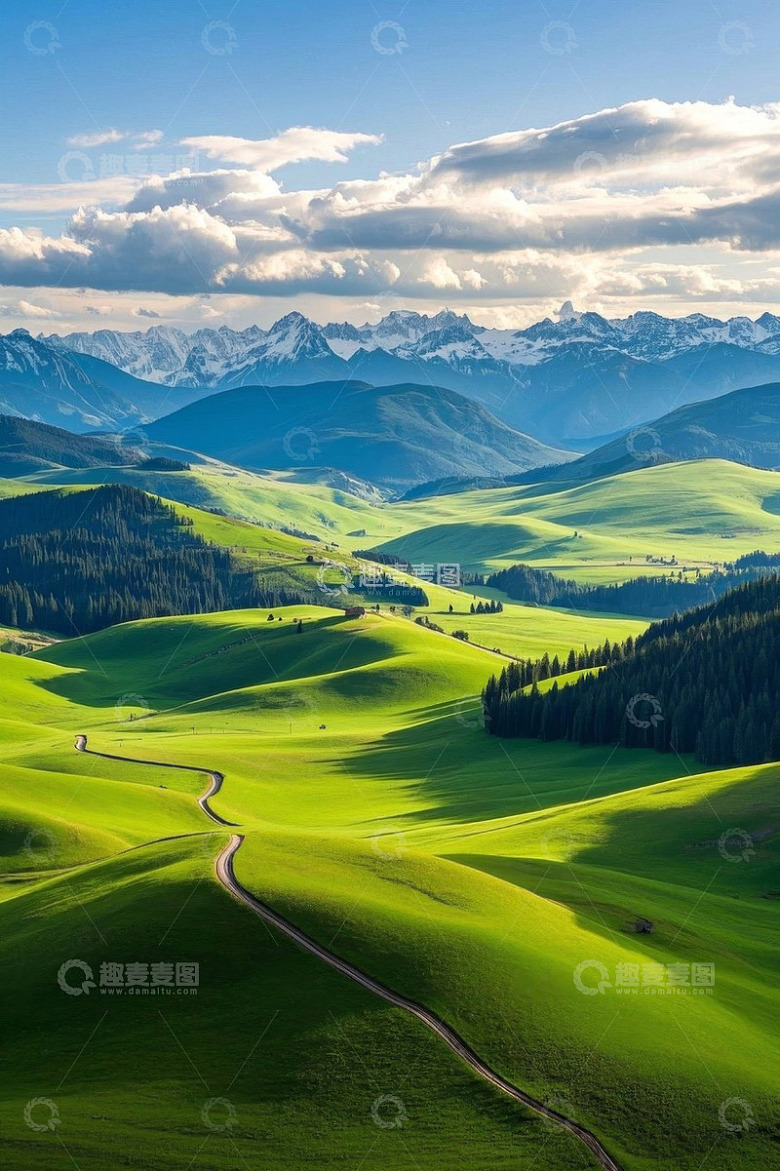 山间草原蜿蜒公路风景