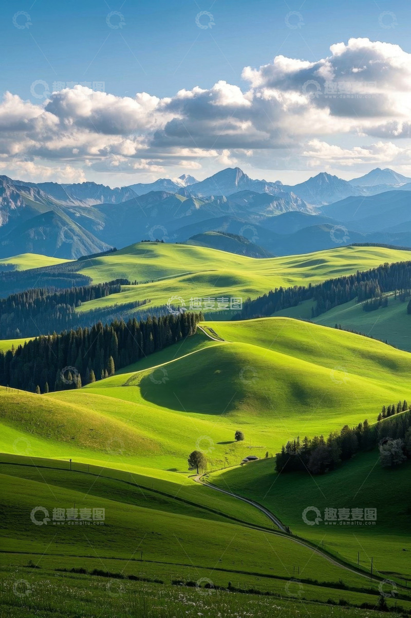 高清大图下载【趣麦麦图】绿色山丘与远处山脉风景