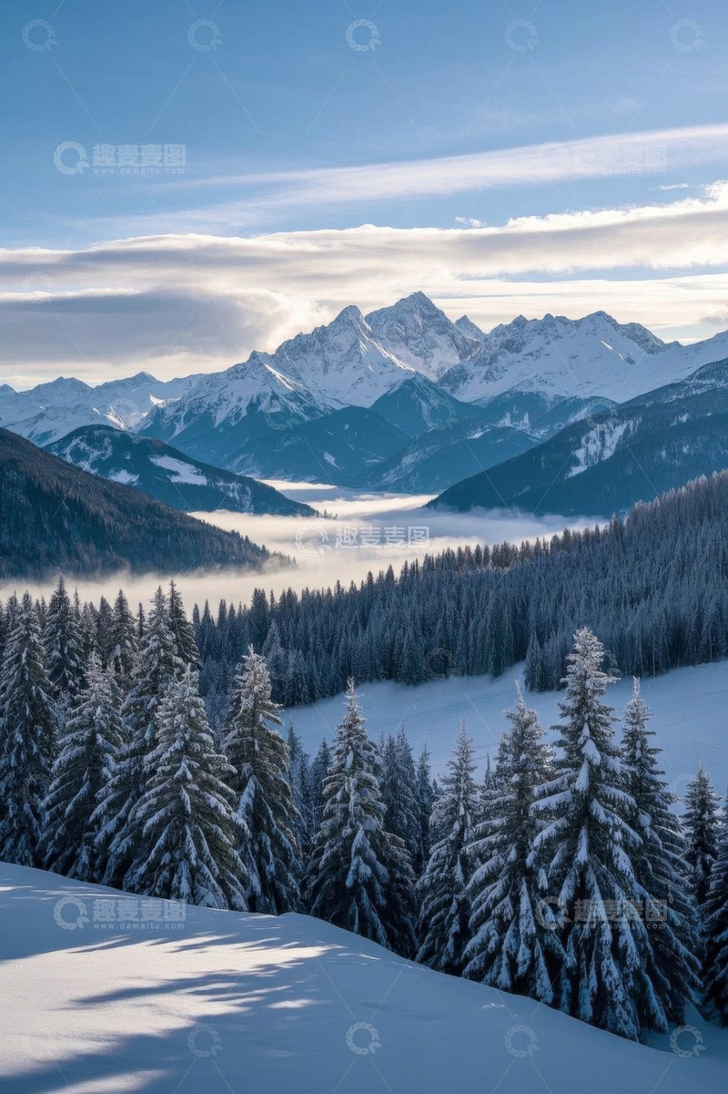高清大图下载【趣麦麦图】雪覆山林与远山的冬日景致