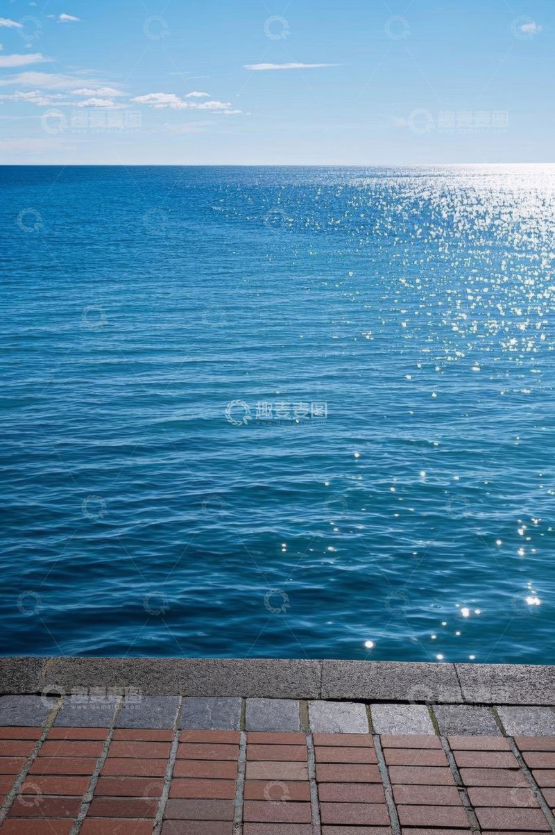 高清大图下载【趣麦麦图】海边砖铺地面与蓝色海洋景观
