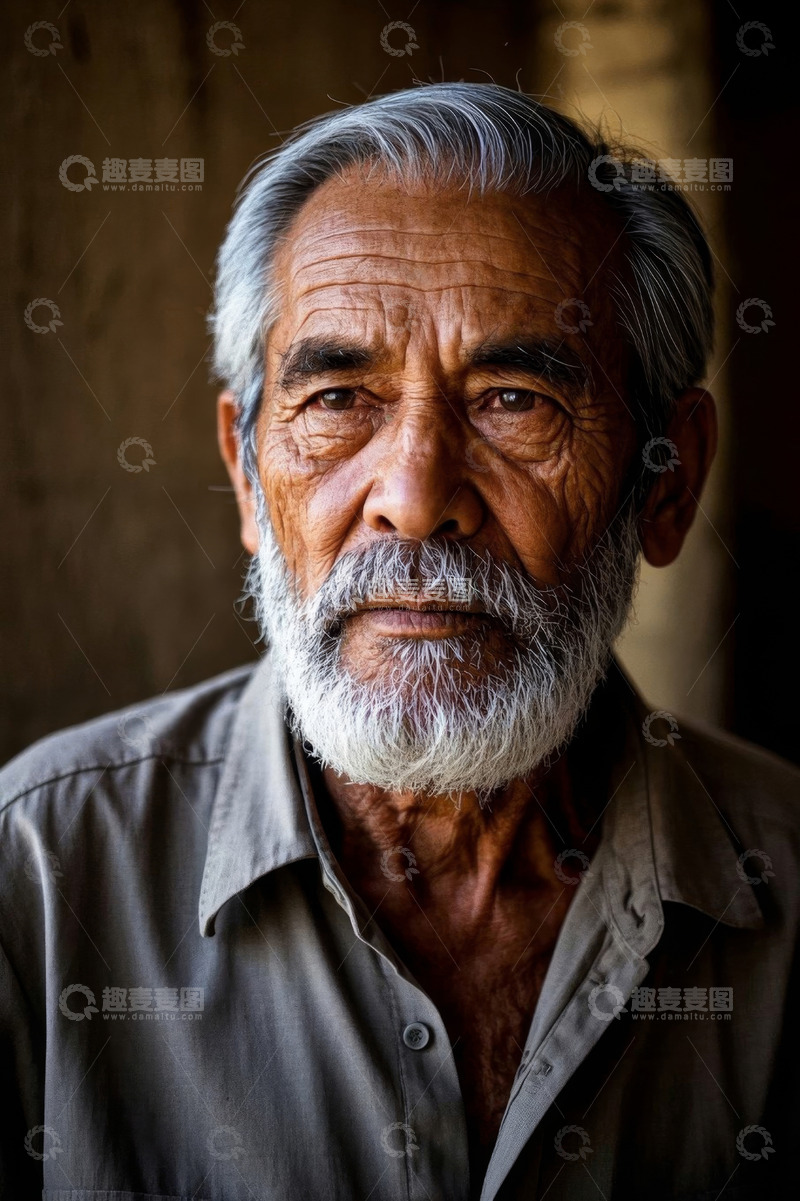 高清大图下载【趣麦麦图】一位饱经风霜的老人肖像