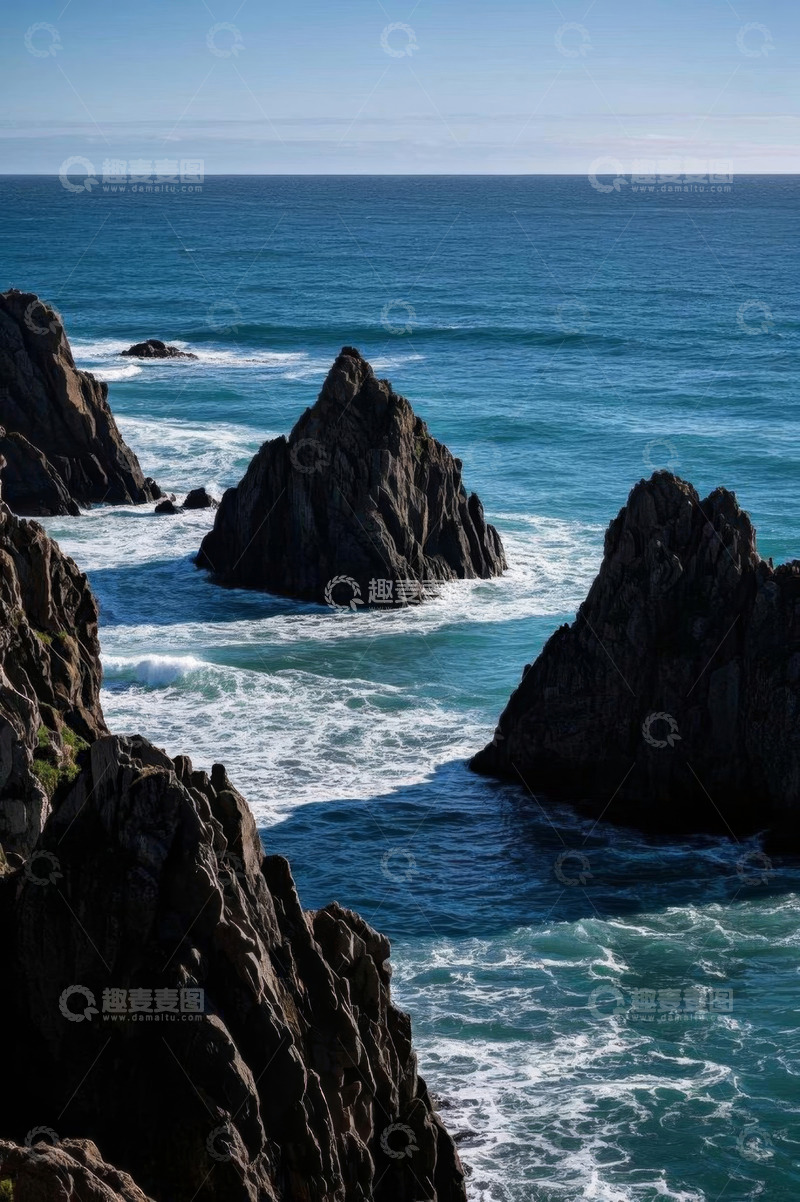 高清大图下载【趣麦麦图】海岸边海浪拍打岩石景象