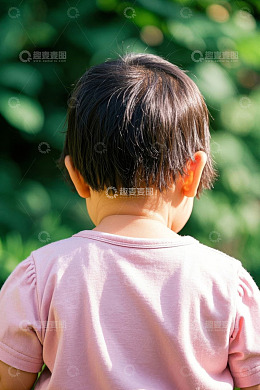 可爱宝宝背影萌照户外写真