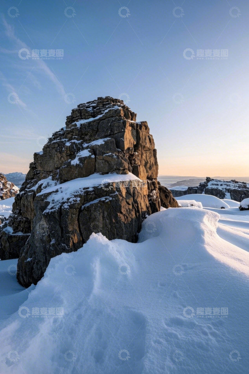 高清大图下载【趣麦麦图】雪覆岩石的户外自然景观