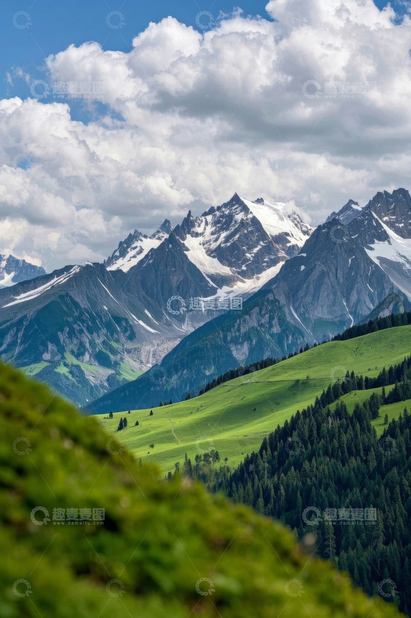 高清大图下载【趣麦麦图】青山翠谷间的雪山远景