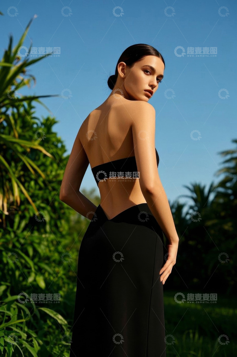高清大图下载【趣麦麦图】时尚女性户外写真黑色连衣裙