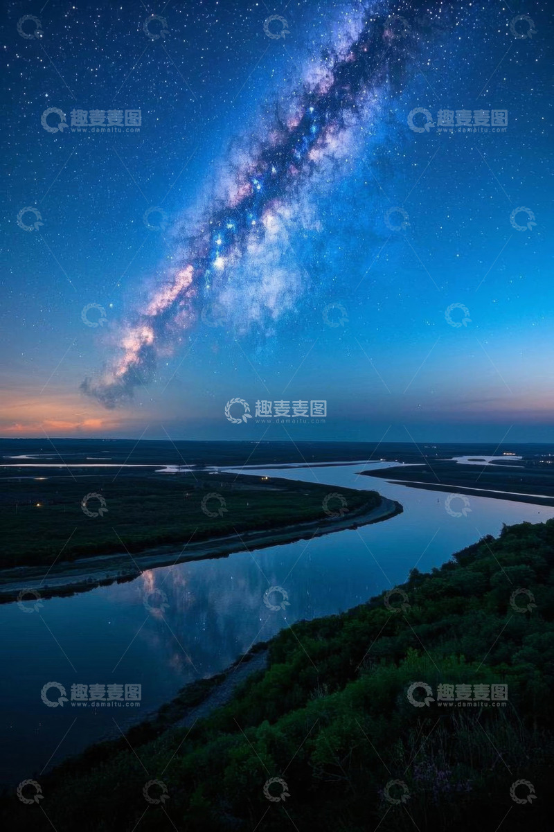 高清大图下载【趣麦麦图】星空下河流与植被的自然景观