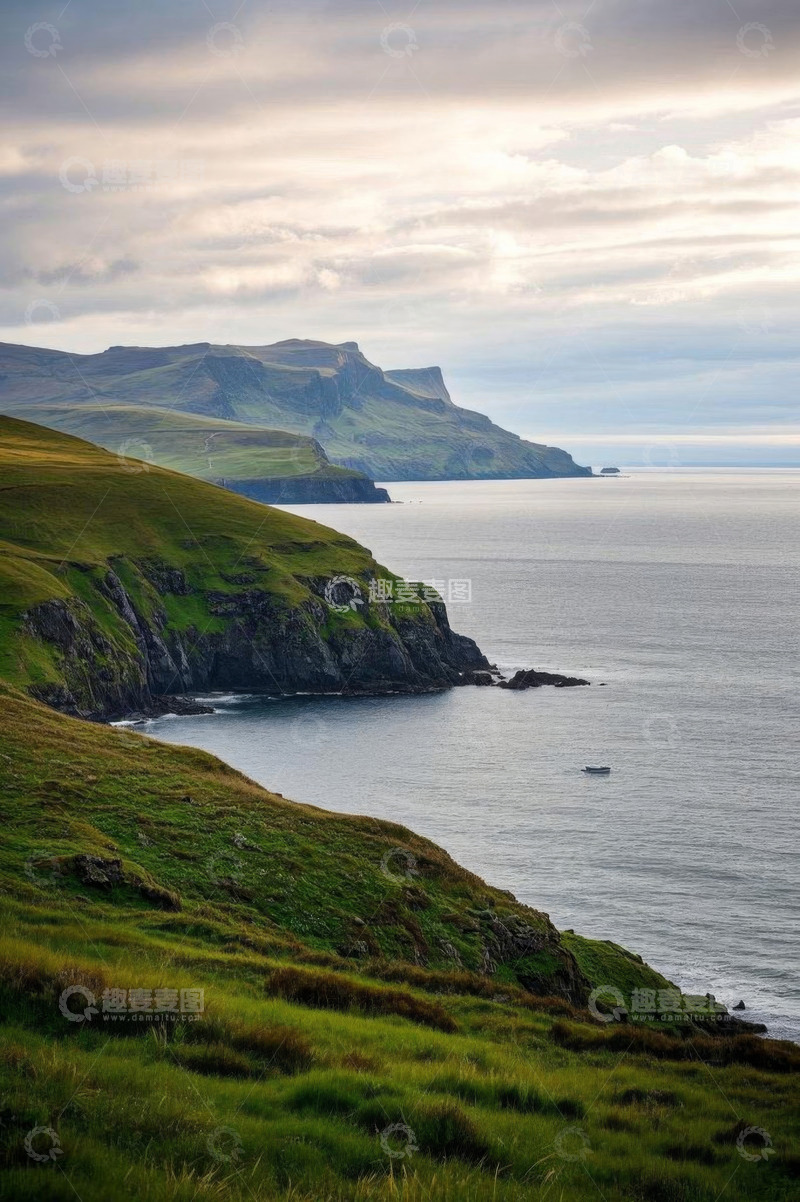 高清大图下载【趣麦麦图】海岸边绿色悬崖自然风光