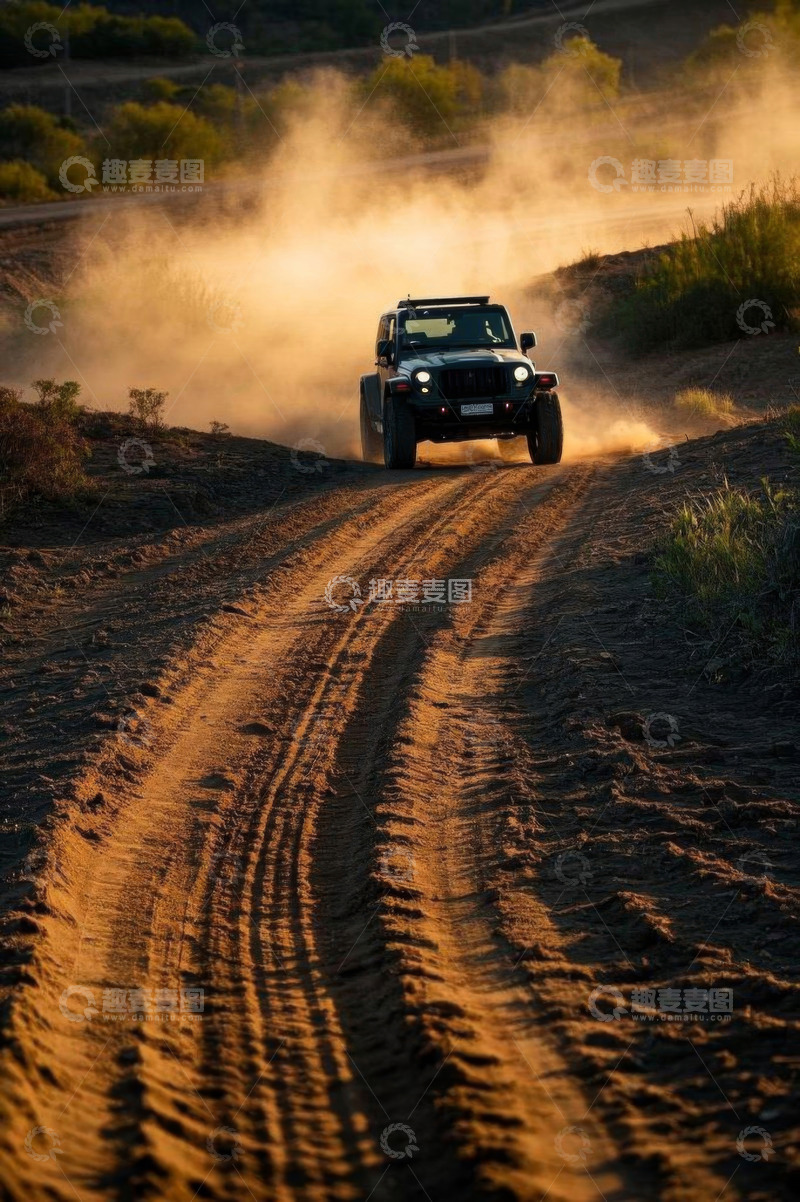 高清大图下载【趣麦麦图】越野车在野外泥泞道路行驶