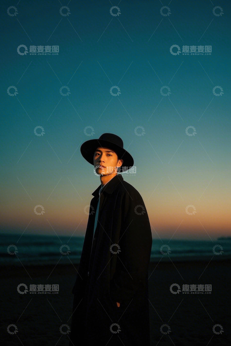 高清大图下载【趣麦麦图】落日余晖下的时尚男子