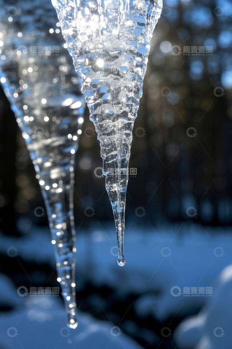 高清大图下载【趣麦麦图】阳光下晶莹剔透的冰柱特写