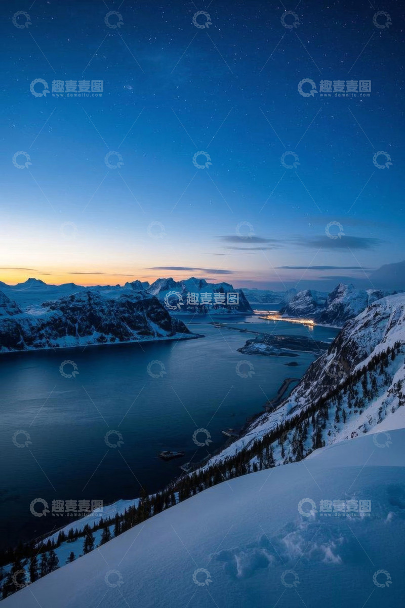 高清大图下载【趣麦麦图】挪威雪山湖泊夜景风光