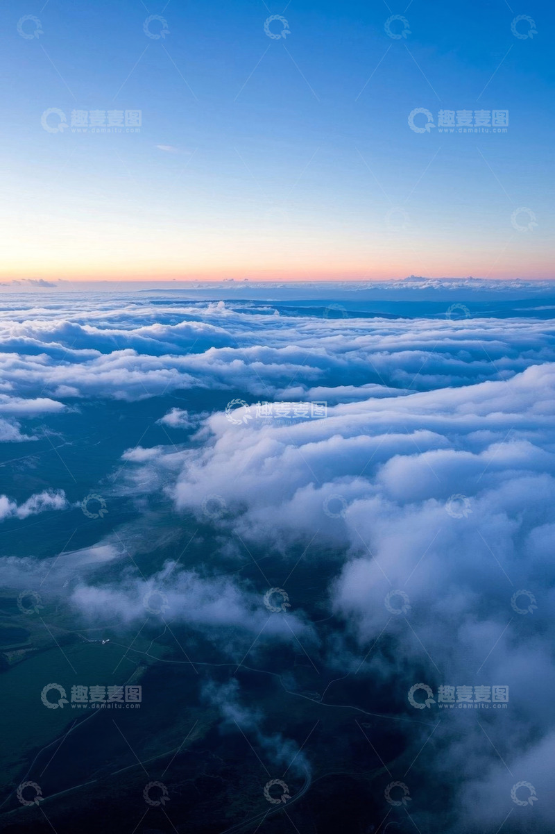 高清大图下载【趣麦麦图】高空俯瞰云海与地平线