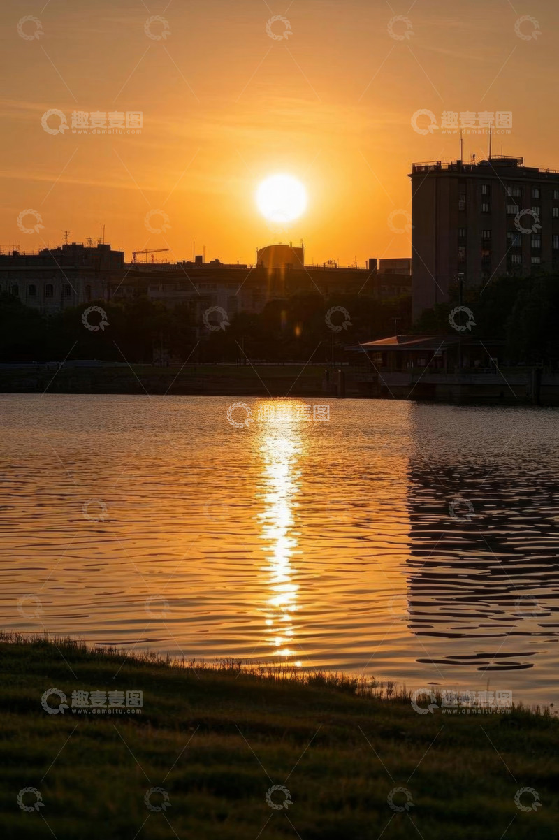 高清大图下载【趣麦麦图】日落时分城市河畔风景