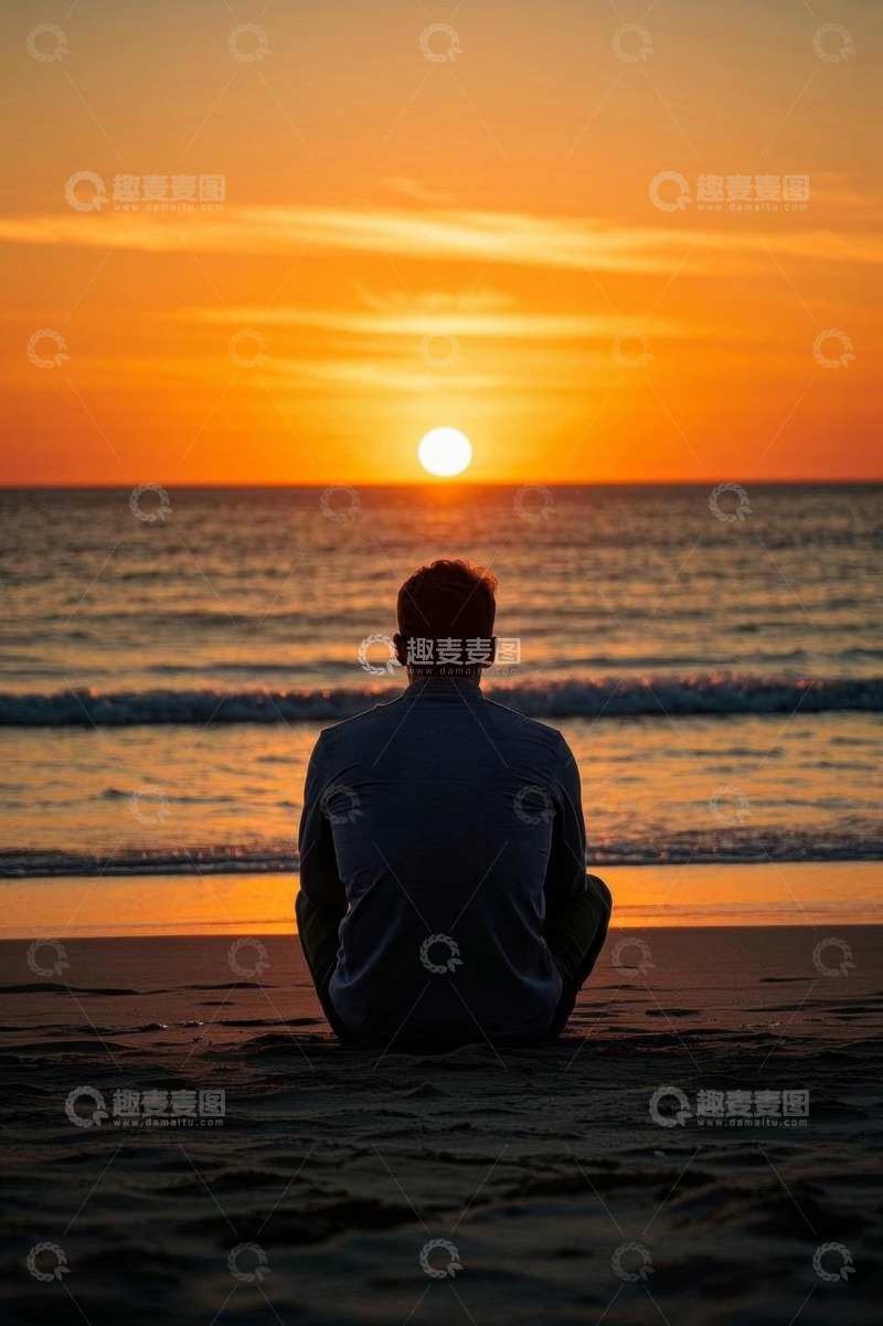 高清大图下载【趣麦麦图】男子于海滩观赏海上日落