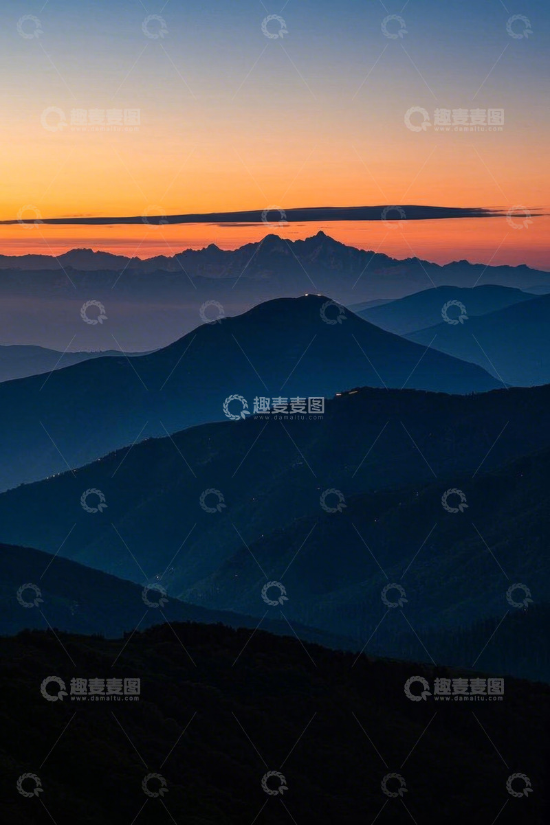 高清大图下载【趣麦麦图】日落时分连绵山脉全景
