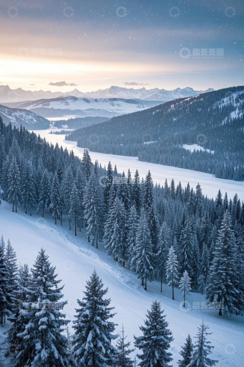 高清大图下载【趣麦麦图】雪覆山林与远山全景