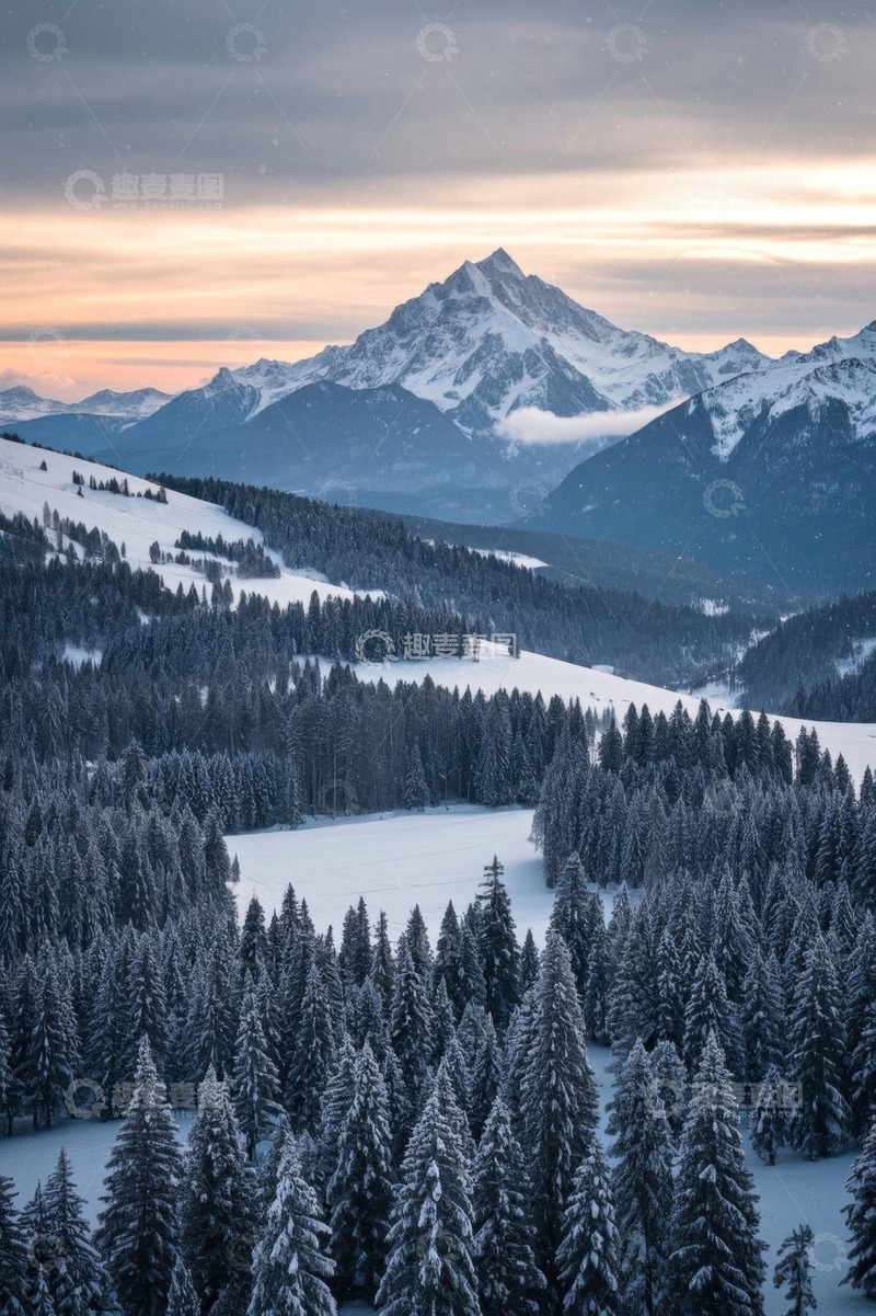 高清大图下载【趣麦麦图】雪山下的森林雪景全景