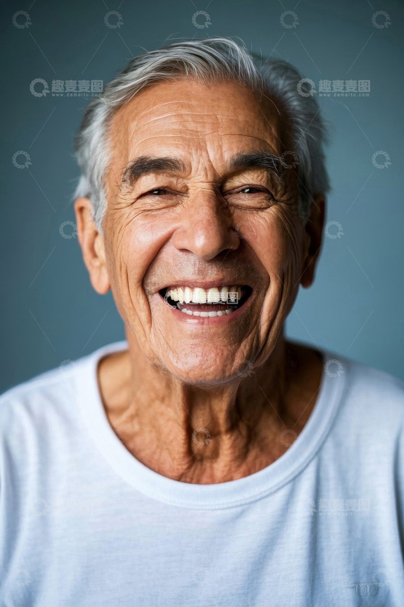 高清大图下载【趣麦麦图】开怀大笑的慈祥老人肖像