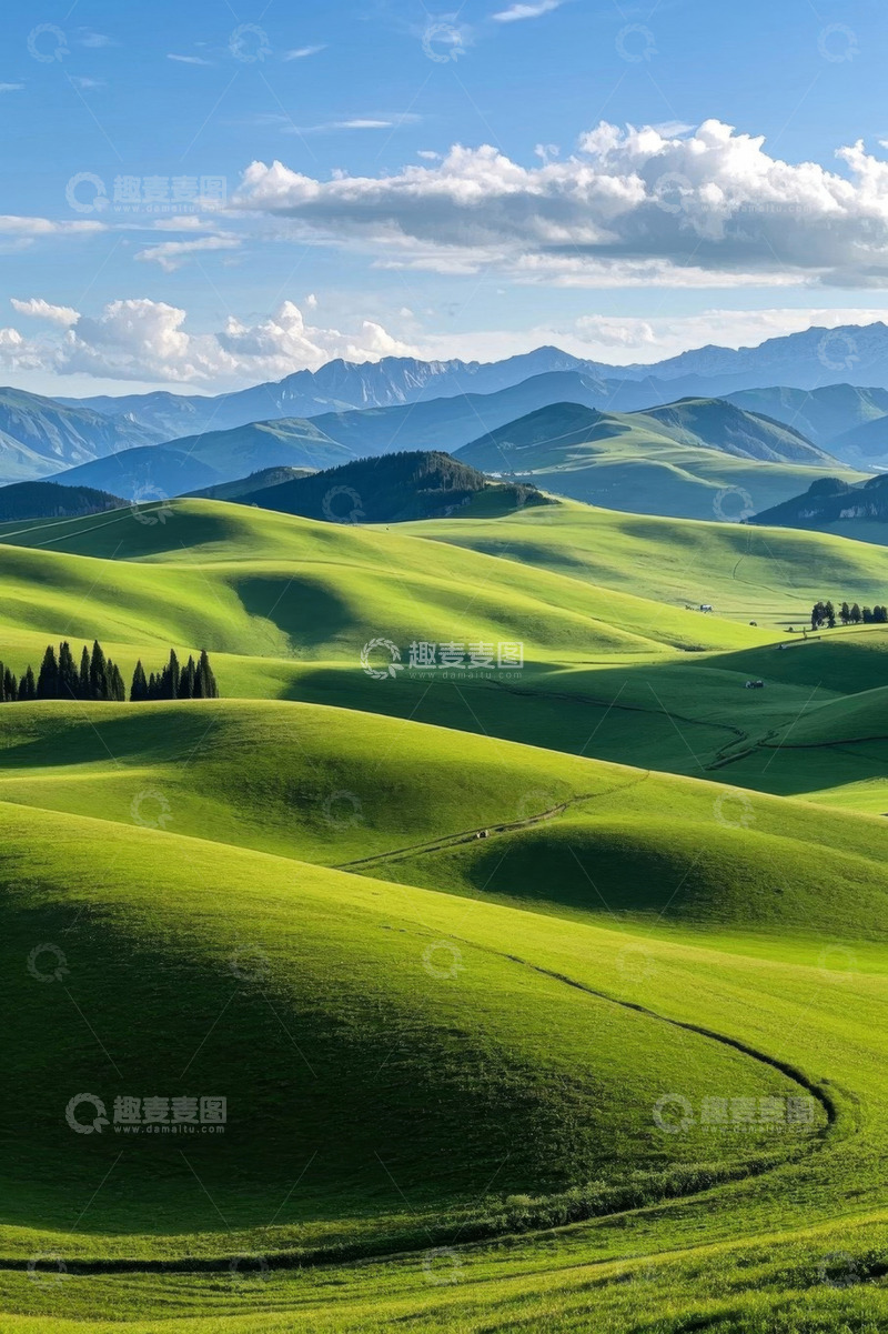 高清大图下载【趣麦麦图】绿色草原连绵山脉风景