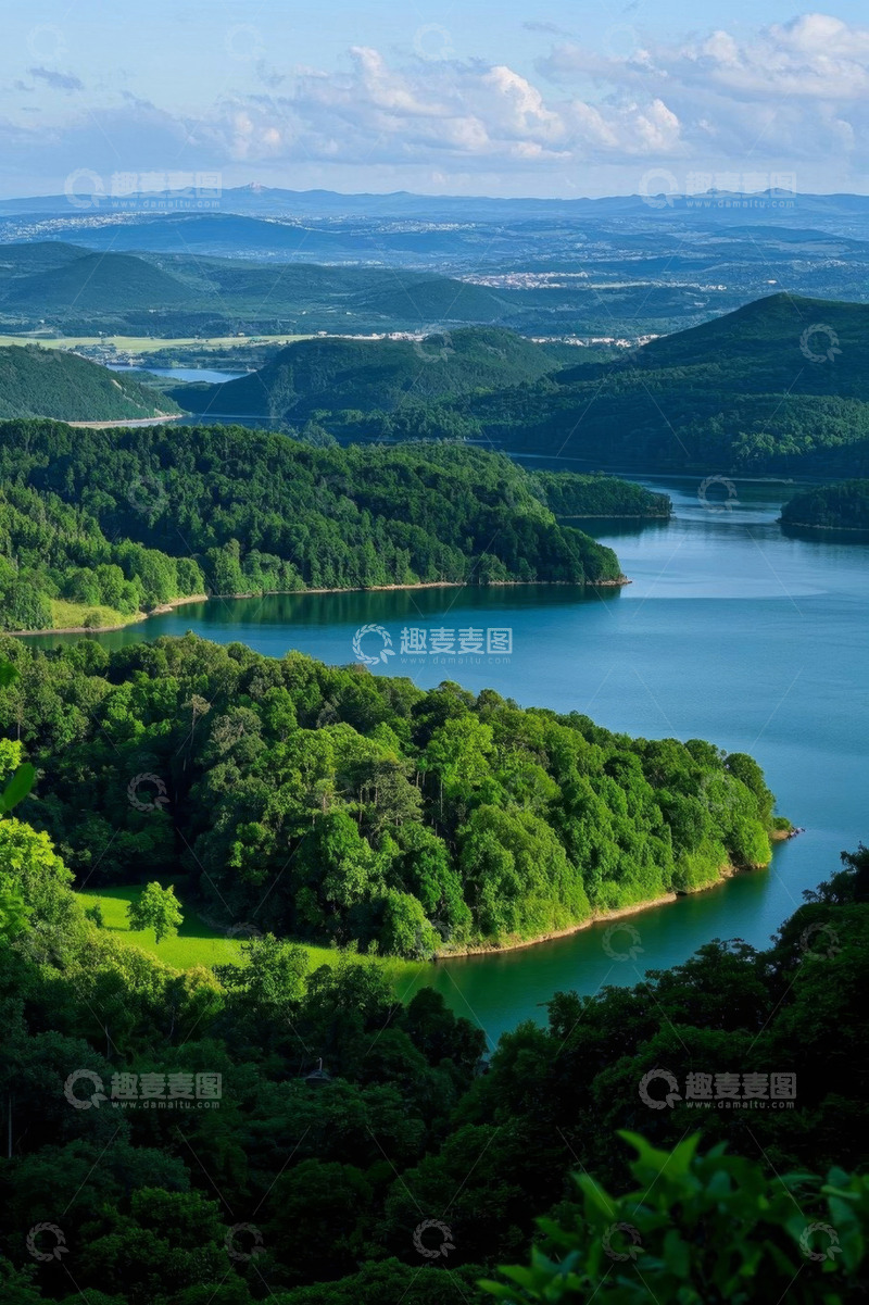 高清大图下载【趣麦麦图】山水相依的森林自然风光