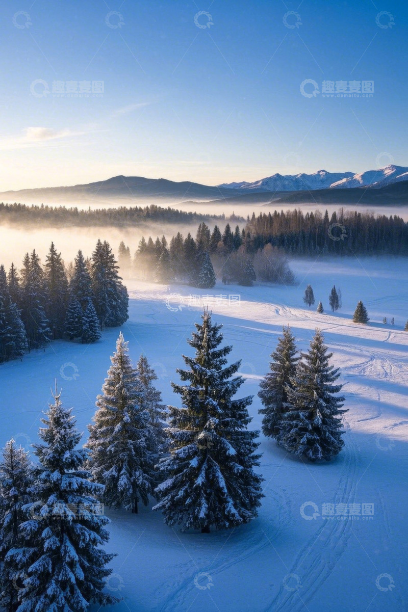 高清大图下载【趣麦麦图】冬日雪林与远山晨景