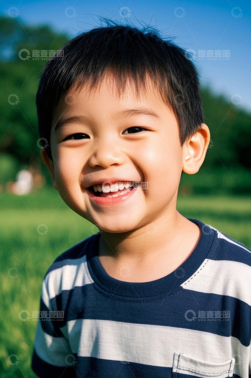 高清大图下载【趣麦麦图】快乐微笑的亚洲小男孩户外写真