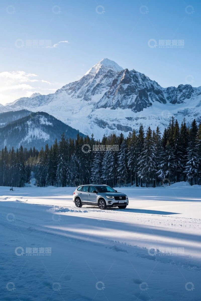 高清大图下载【趣麦麦图】雪山下雪地中的汽车