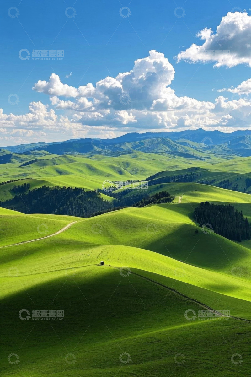 高清大图下载【趣麦麦图】绿色草原连绵山脉风景