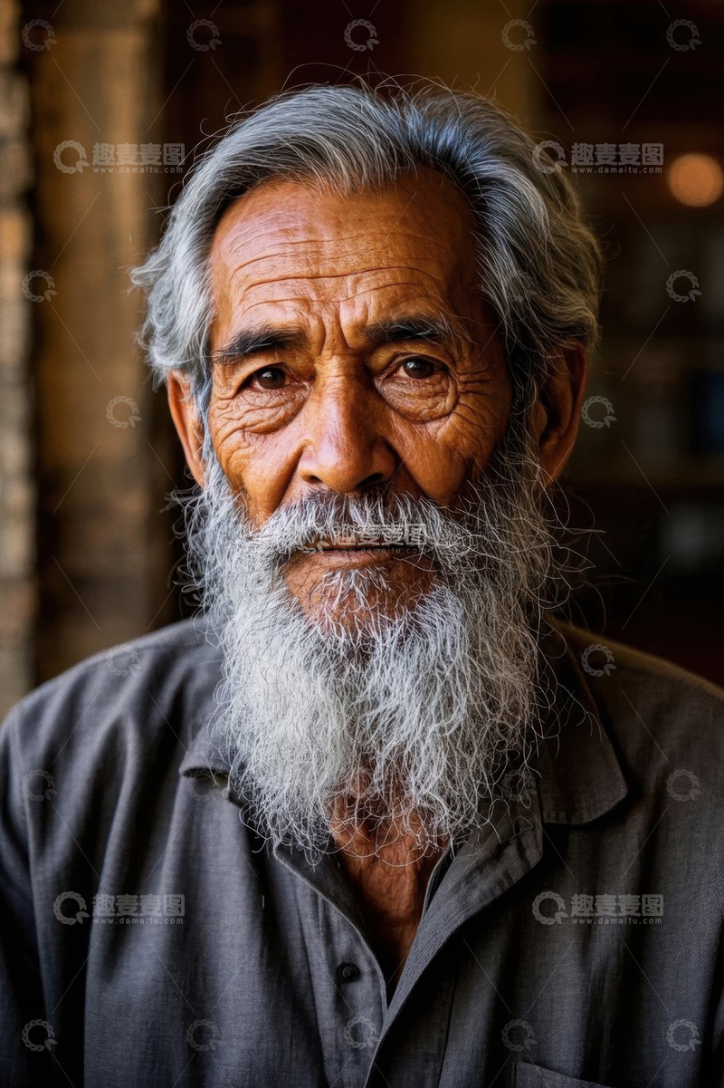 高清大图下载【趣麦麦图】一位慈祥的老人肖像照