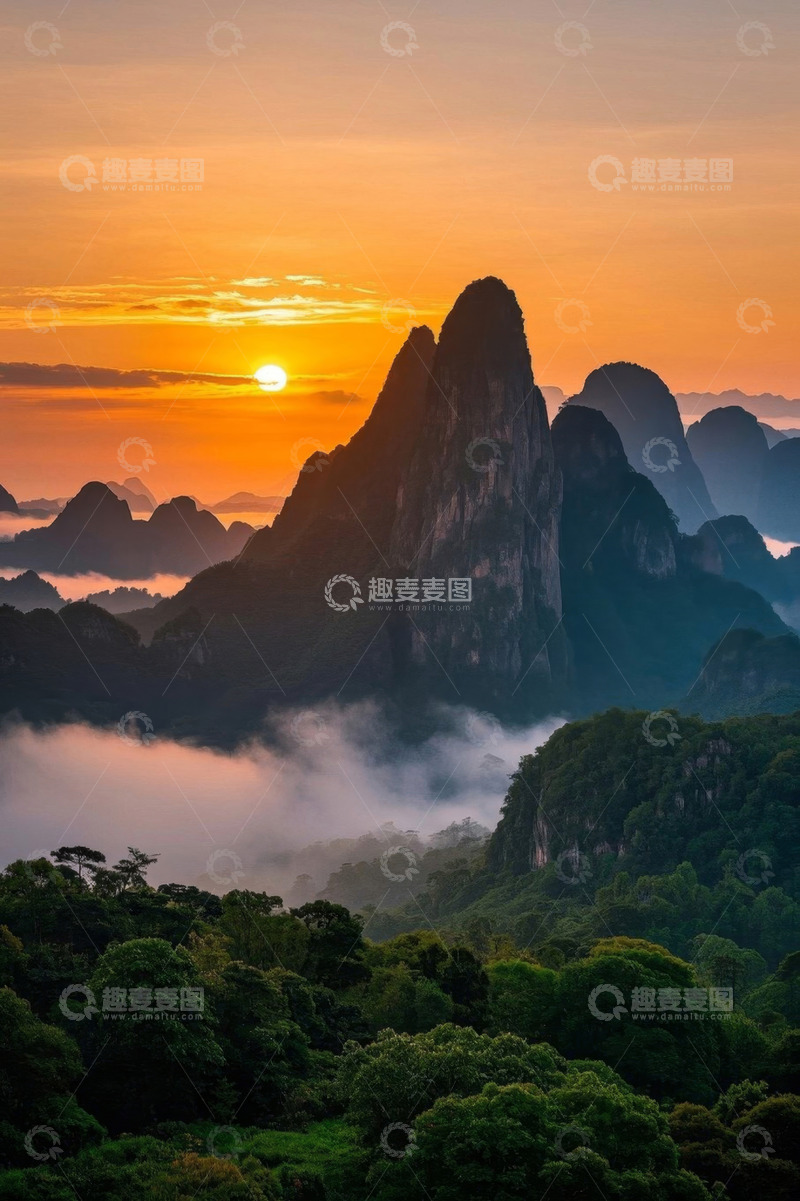 高清大图下载【趣麦麦图】日出时分的山峦美景