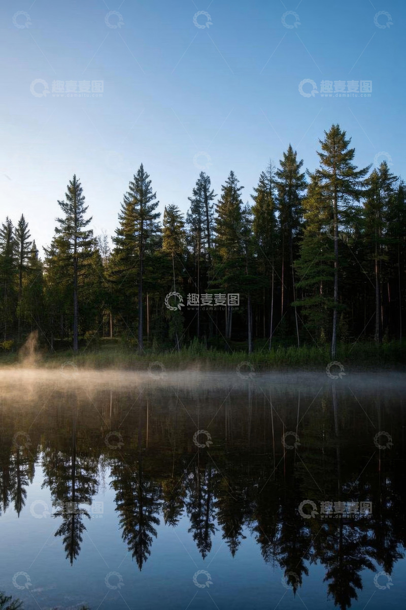 高清大图下载【趣麦麦图】湖边森林晨雾倒影景观
