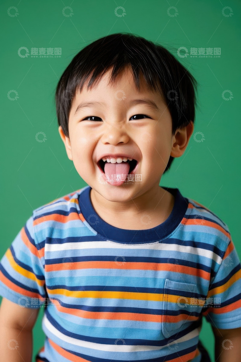 高清大图下载【趣麦麦图】快乐的小男孩吐舌头笑