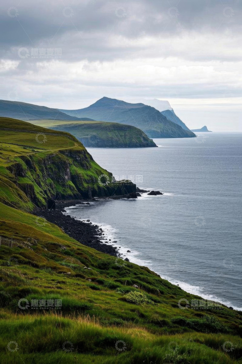 高清大图下载【趣麦麦图】海岸边绿色悬崖自然风光
