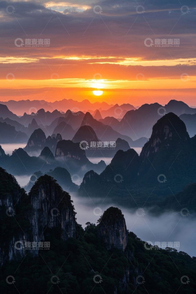 高清大图下载【趣麦麦图】日出时分群山云雾景观