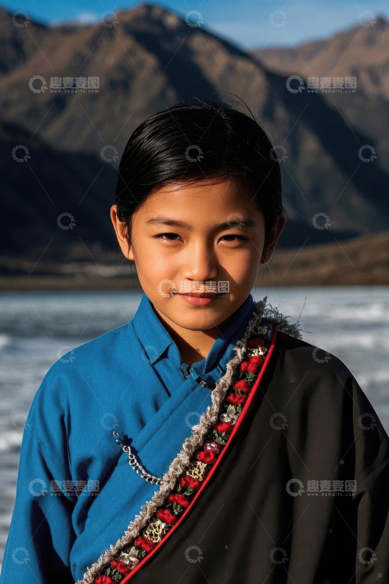 高清大图下载【趣麦麦图】山脉湖畔少女民族服饰