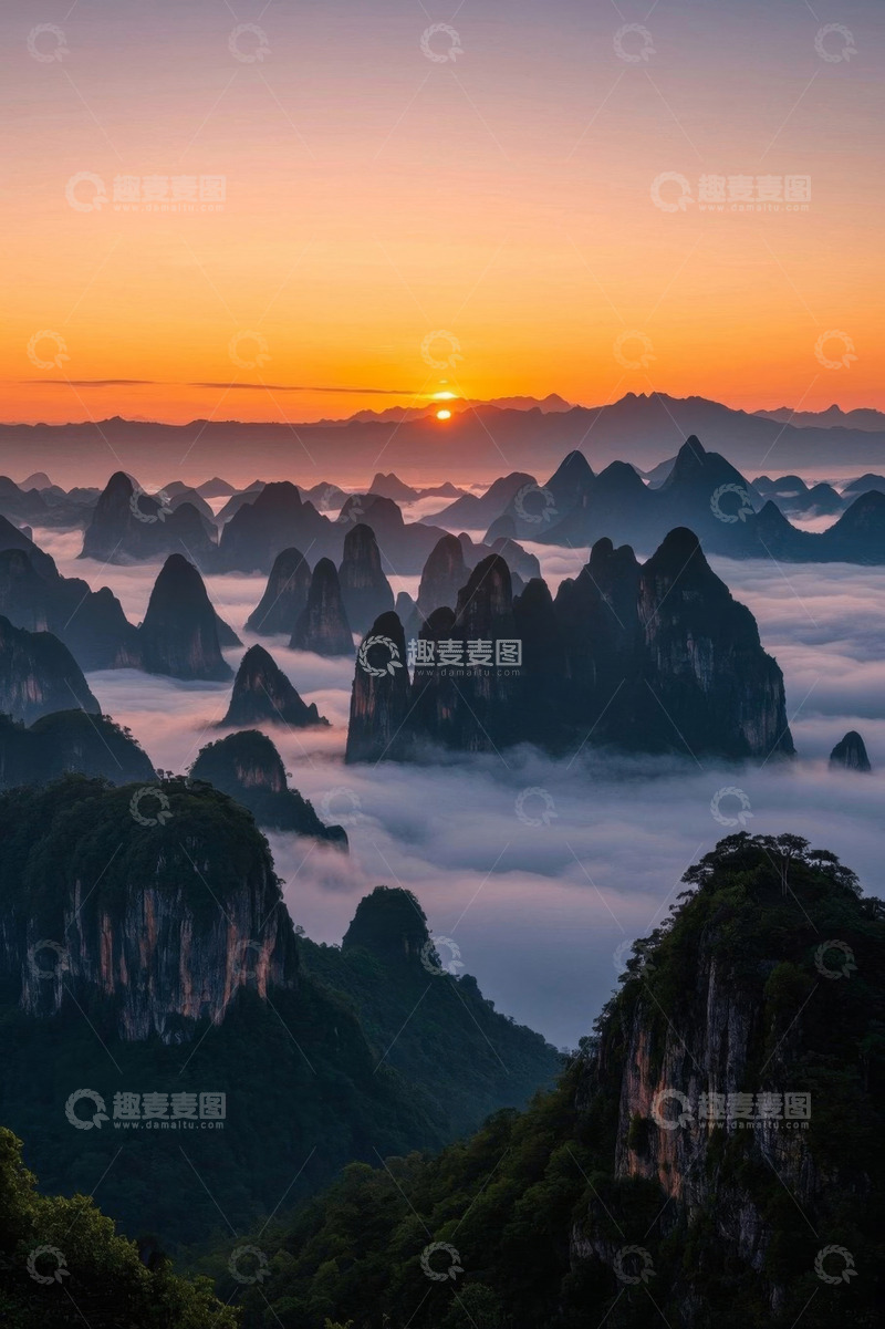高清大图下载【趣麦麦图】中国桂林山峦云海日出景象