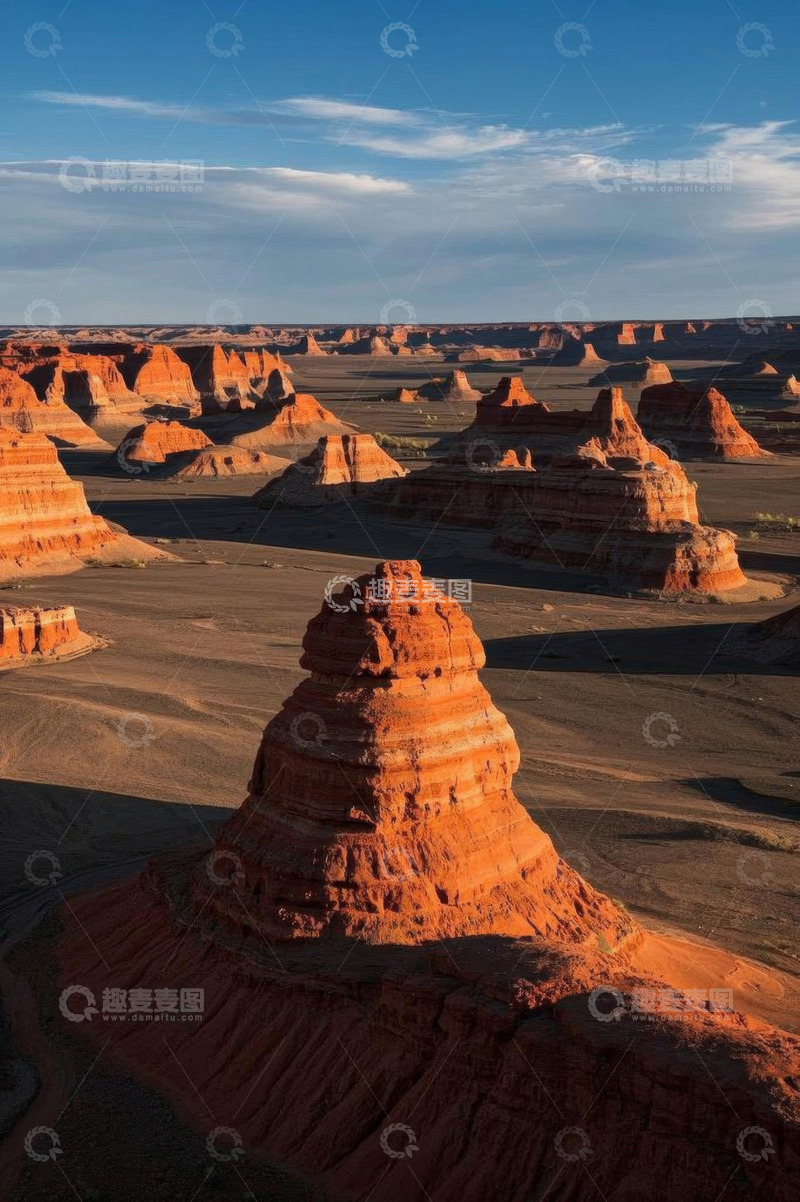 高清大图下载【趣麦麦图】沙漠中形态各异的红色岩石景观