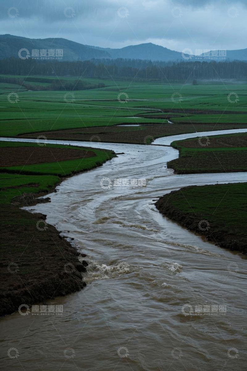 高清大图下载【趣麦麦图】田野中蜿蜒河流自然风光