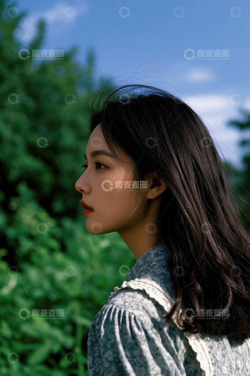 高清大图下载【趣麦麦图】侧颜女孩清新写真户外阳光
