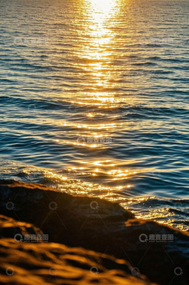 高清大图下载【趣麦麦图】夕阳下波光粼粼的海面