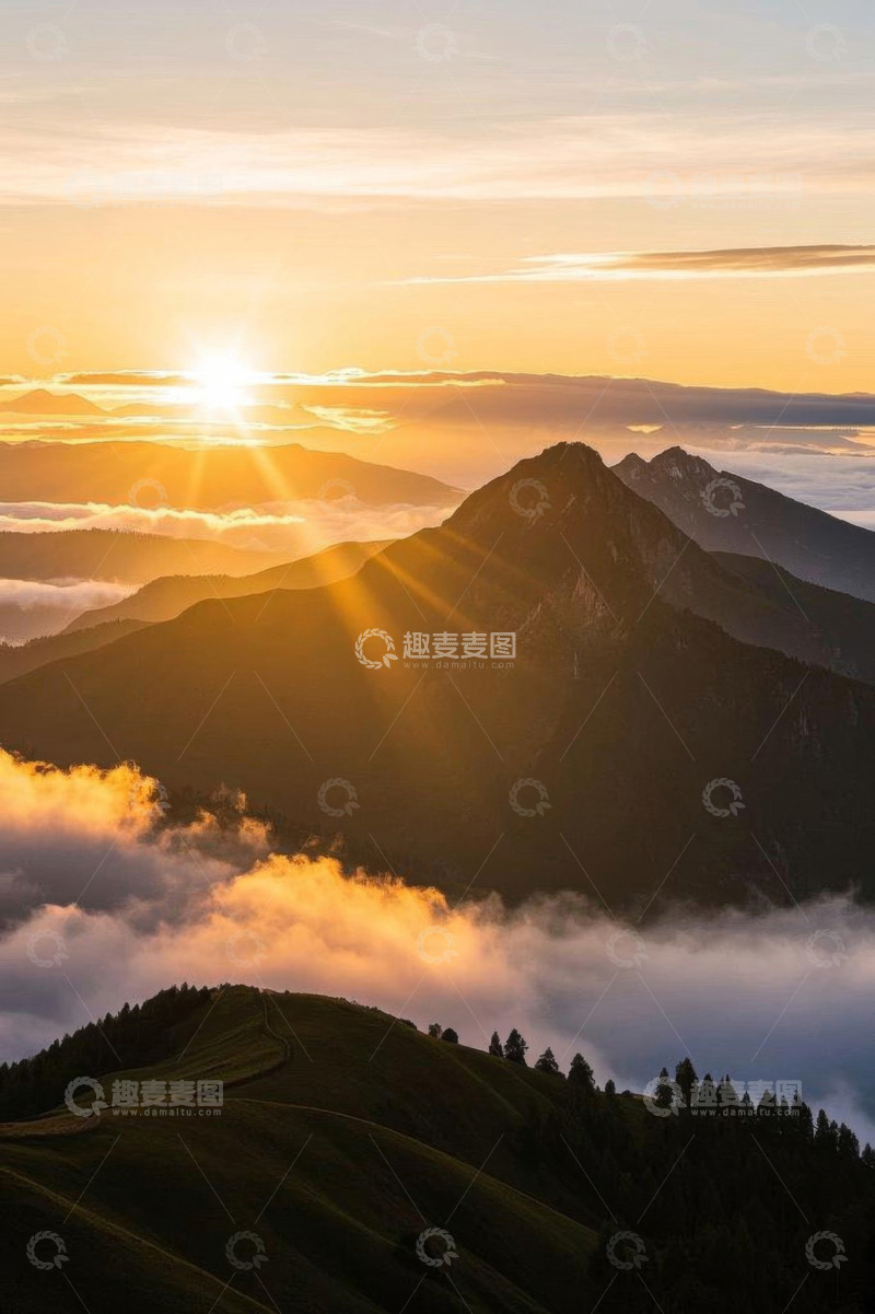 高清大图下载【趣麦麦图】日出时分山峦云海景观