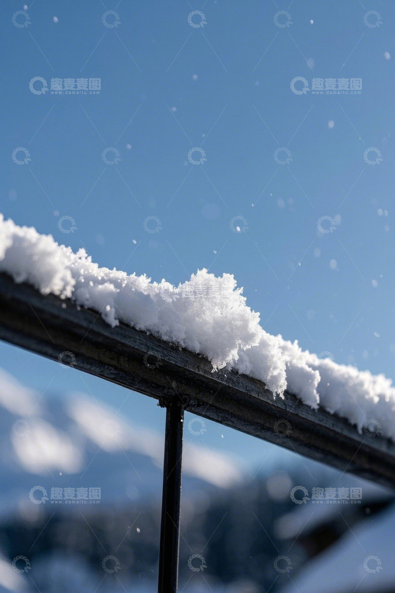 高清大图下载【趣麦麦图】户外栏杆上覆盖的积雪