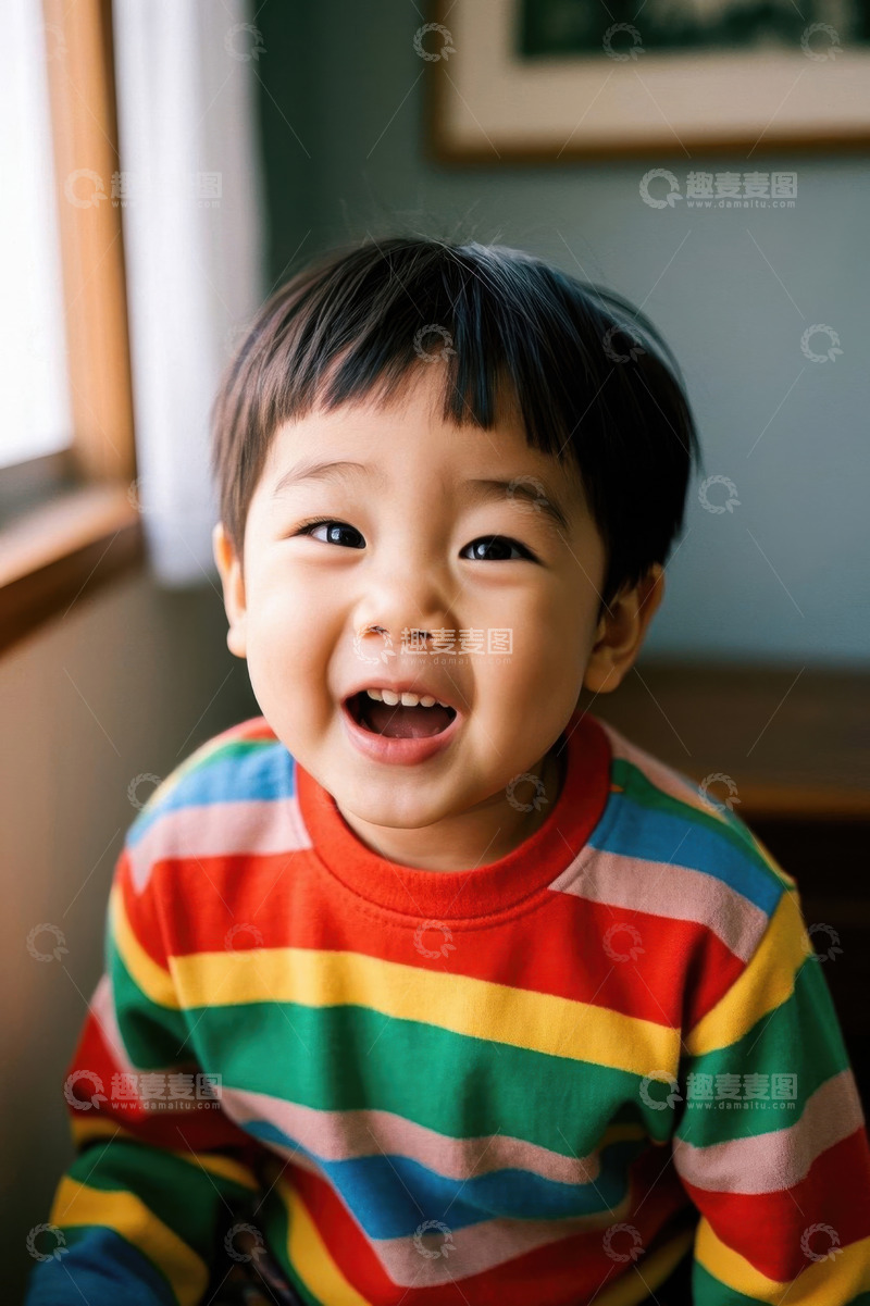 高清大图下载【趣麦麦图】快乐的彩虹条纹衫宝宝