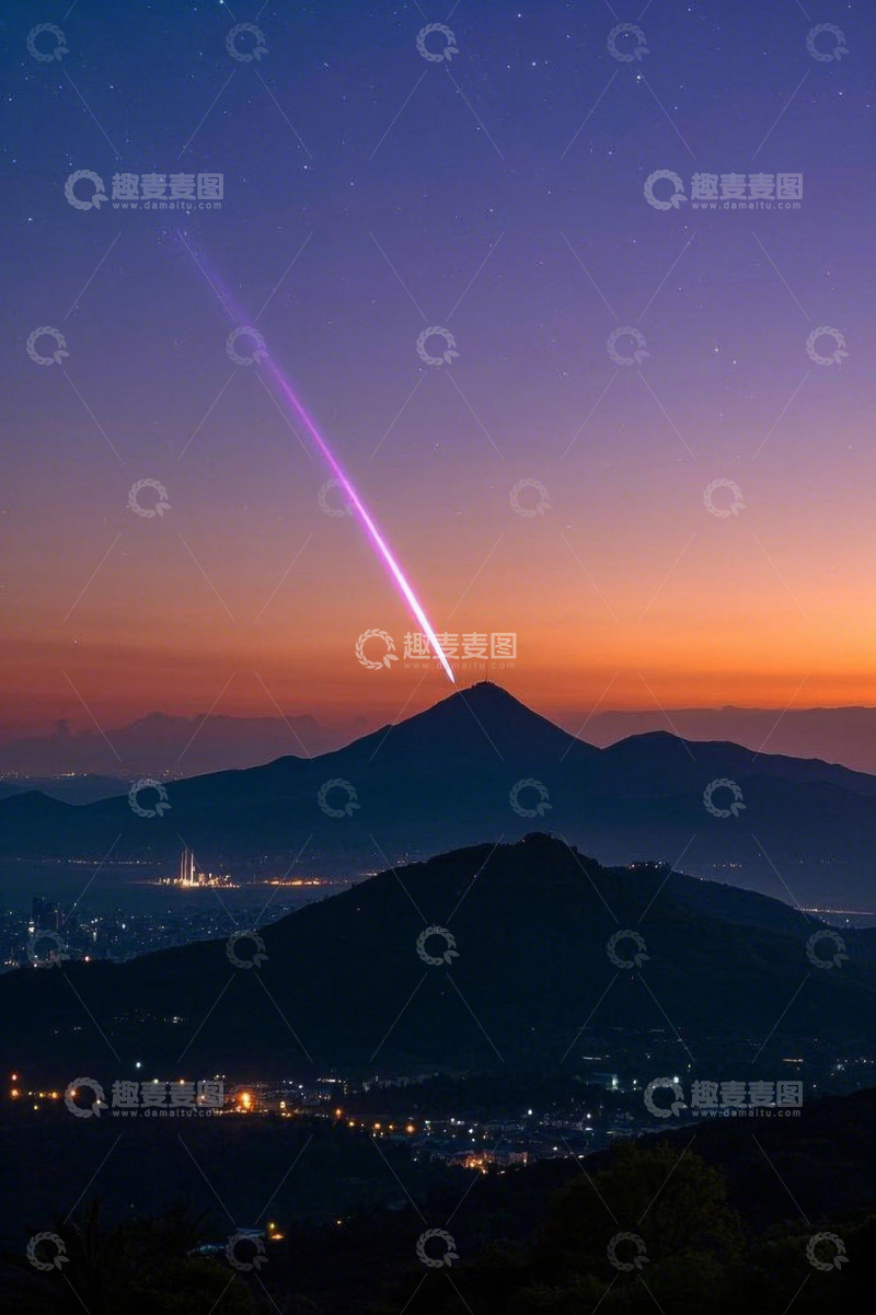 高清大图下载【趣麦麦图】山景夜空下的流星轨迹