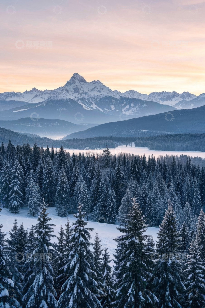 高清大图下载【趣麦麦图】雪覆山林与远山的自然风光