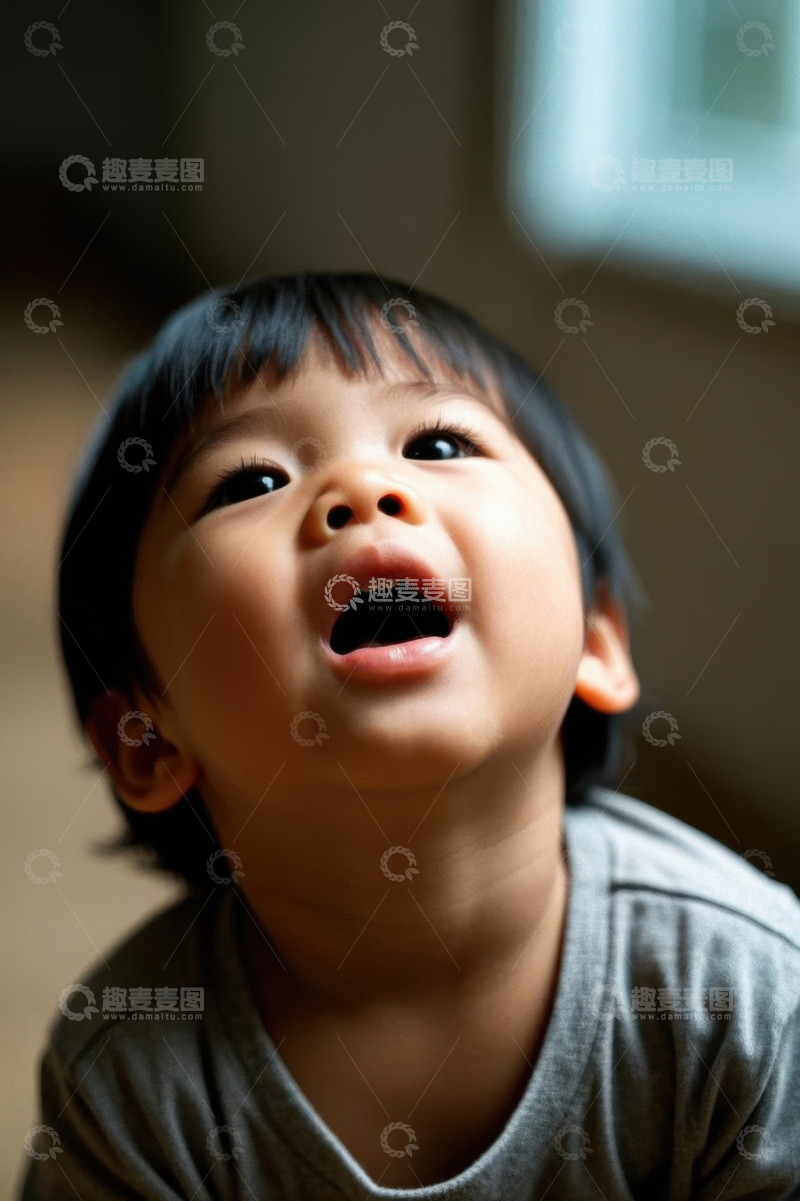 高清大图下载【趣麦麦图】可爱宝宝仰头张嘴大笑