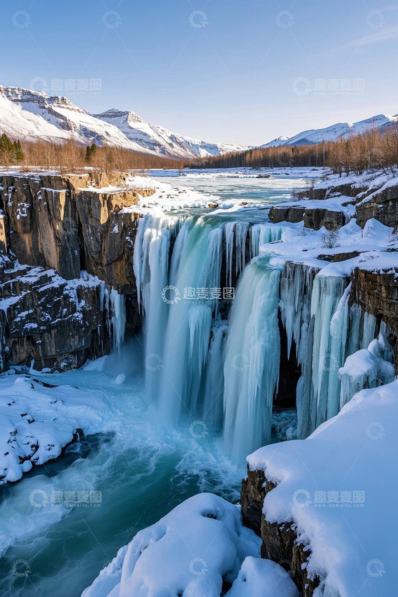 高清大图下载【趣麦麦图】冬季雪景中的壮丽瀑布景观