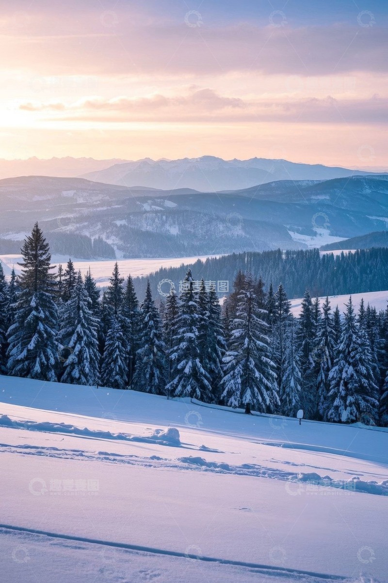 高清大图下载【趣麦麦图】雪覆山林与远山全景