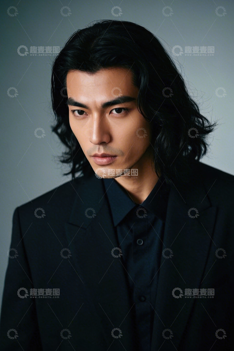 高清大图下载【趣麦麦图】忧郁眼神的亚洲年轻男子